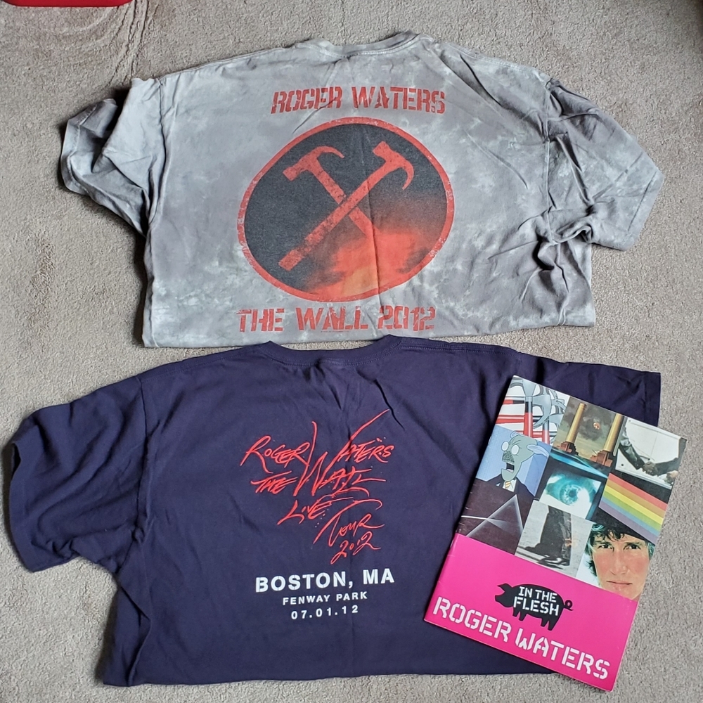 Mens Pink Floyd lot 2 shirts & program